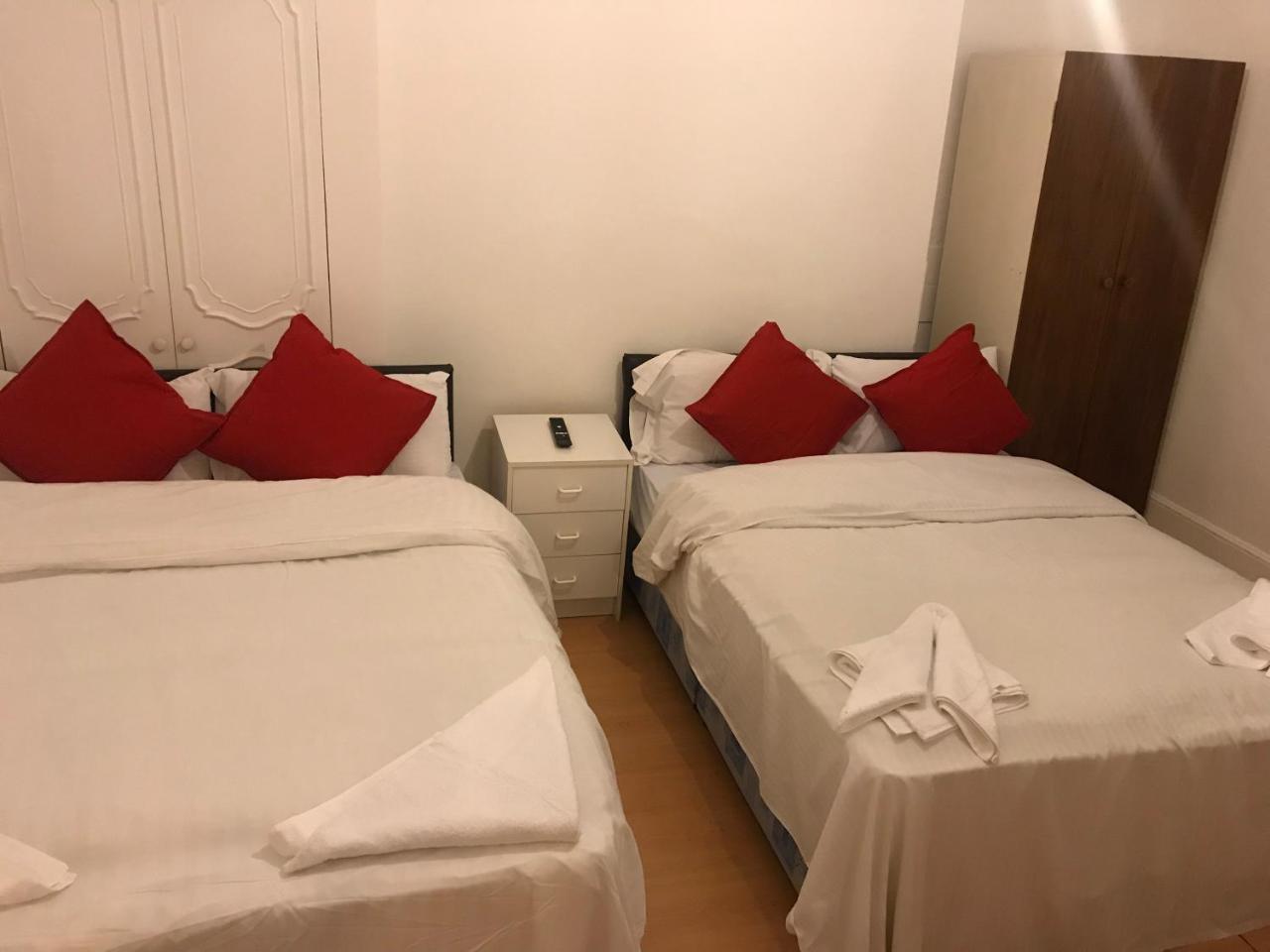Poplar Guest House Лондон Екстериор снимка