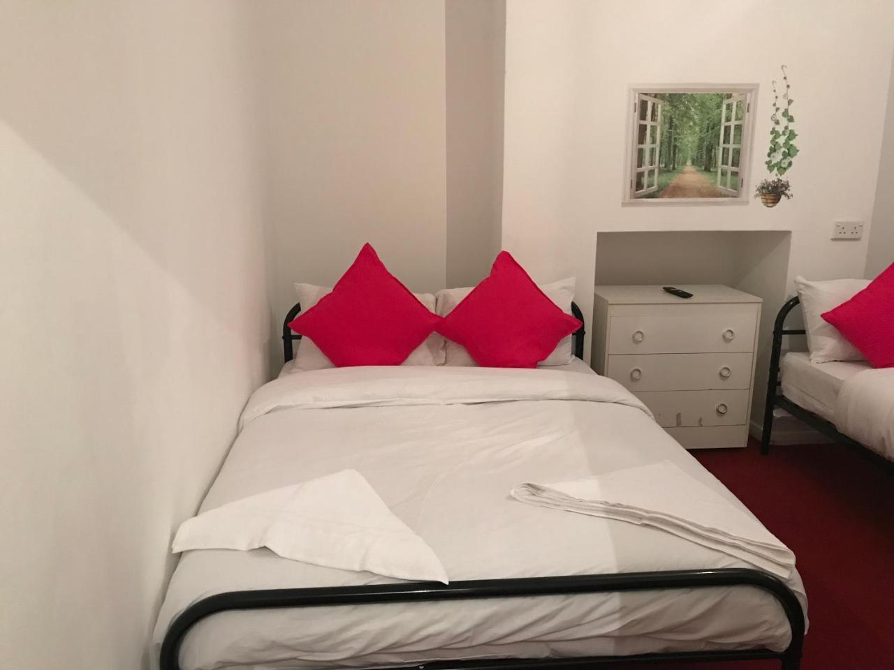 Poplar Guest House Лондон Екстериор снимка
