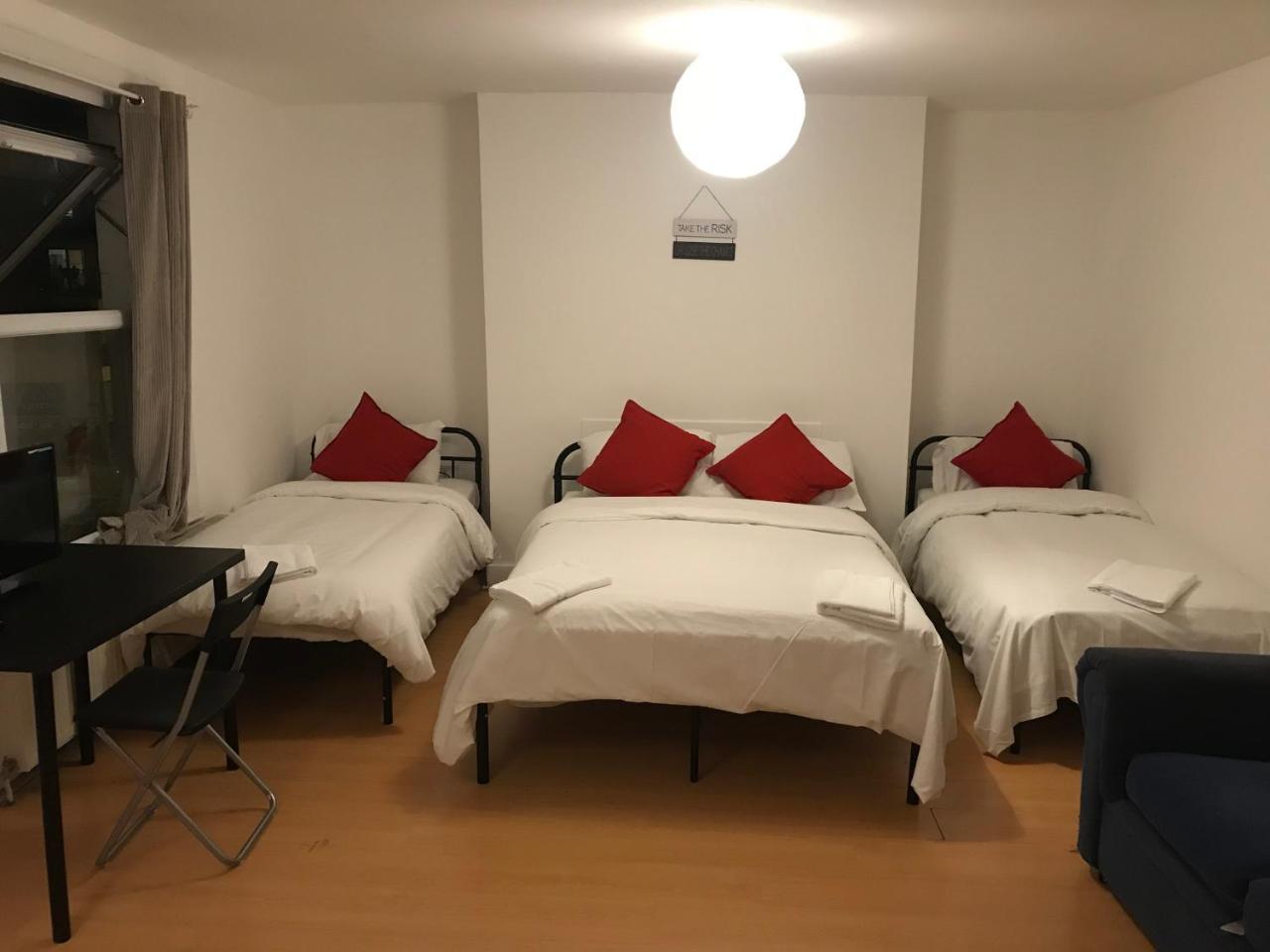 Poplar Guest House Лондон Екстериор снимка
