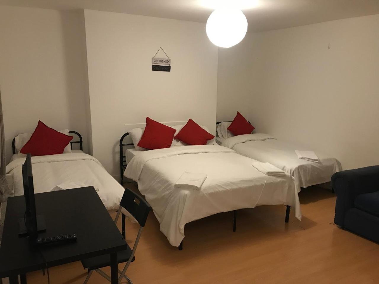 Poplar Guest House Лондон Екстериор снимка