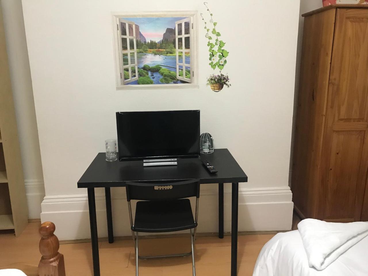 Poplar Guest House Лондон Екстериор снимка