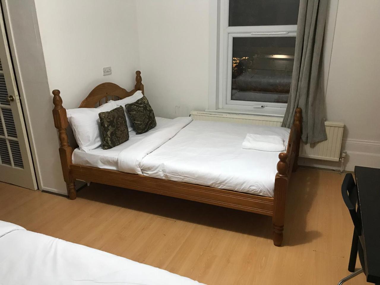 Poplar Guest House Лондон Екстериор снимка