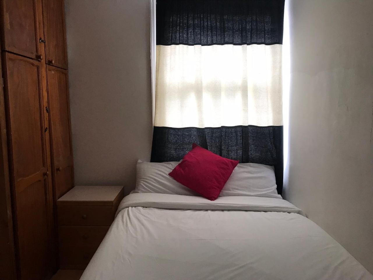 Poplar Guest House Лондон Екстериор снимка