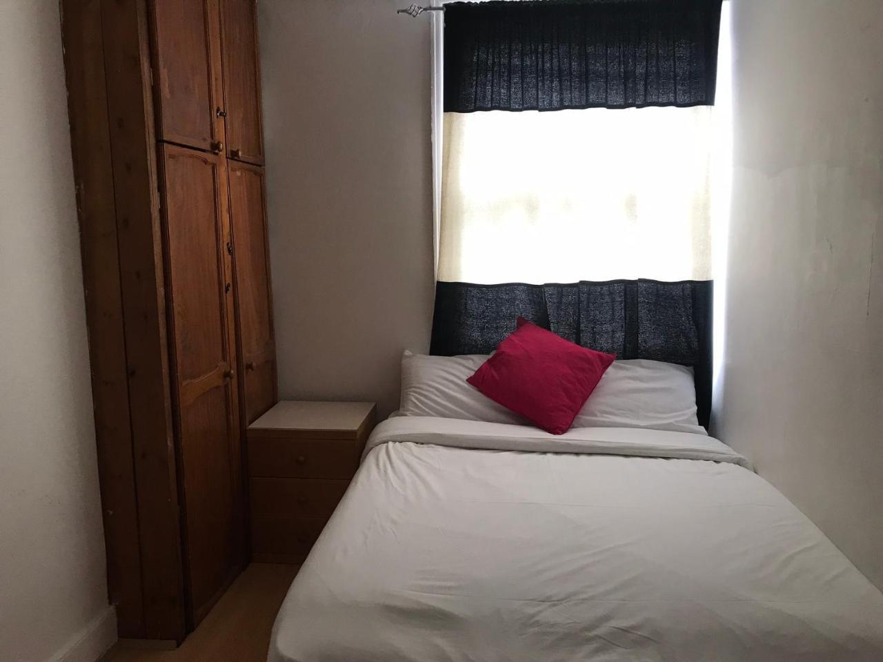 Poplar Guest House Лондон Екстериор снимка